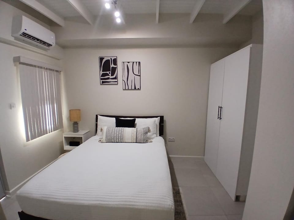 Bed, Bedroom, wardrobe, air conditioner