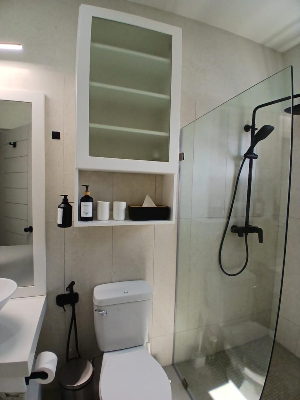 Shower, Toilet, Bathroom, bidet, towels