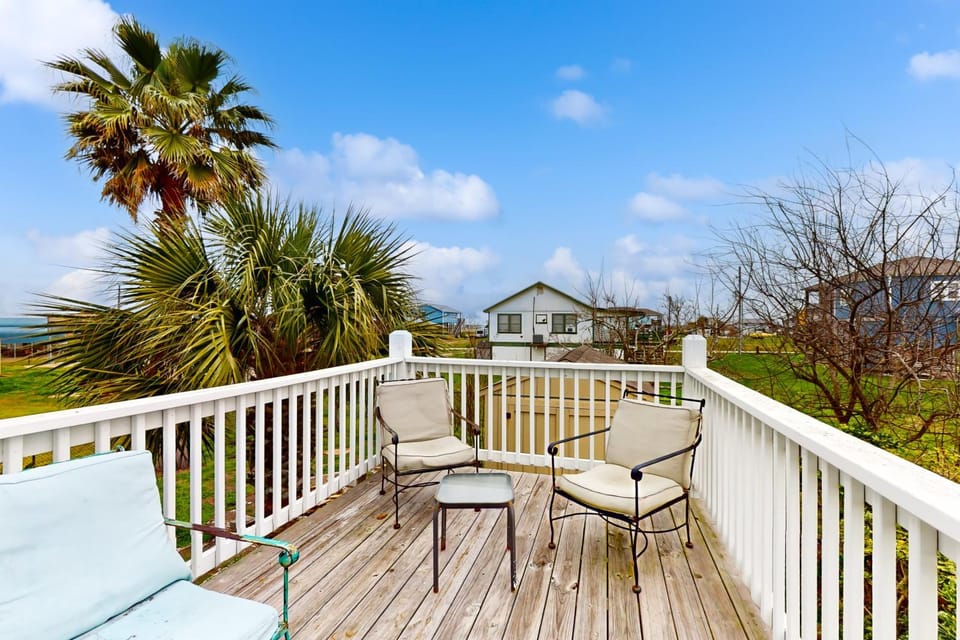 Haven Steps to Beach Firepit Pet Paradise House in Bolivar Peninsula