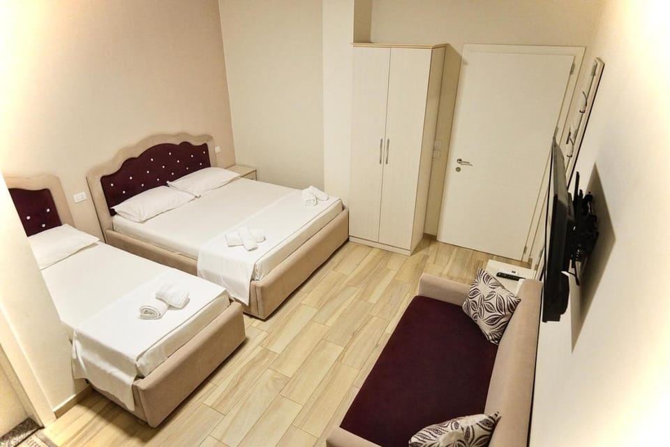Bed, TV and multimedia, Photo of the whole room, Bedroom, wardrobe