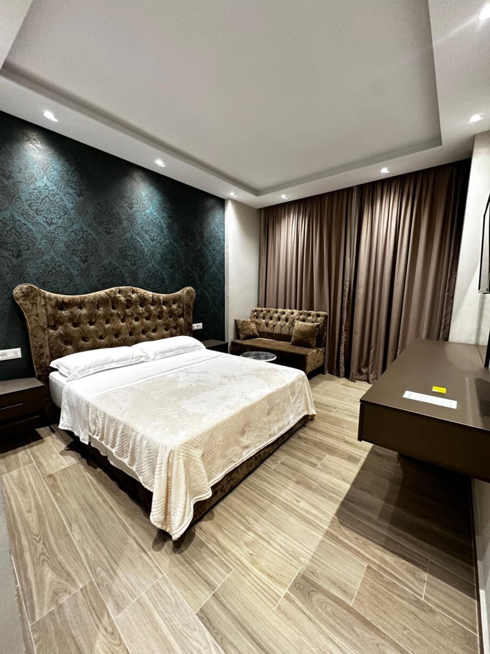 Bed, Photo of the whole room, Bedroom