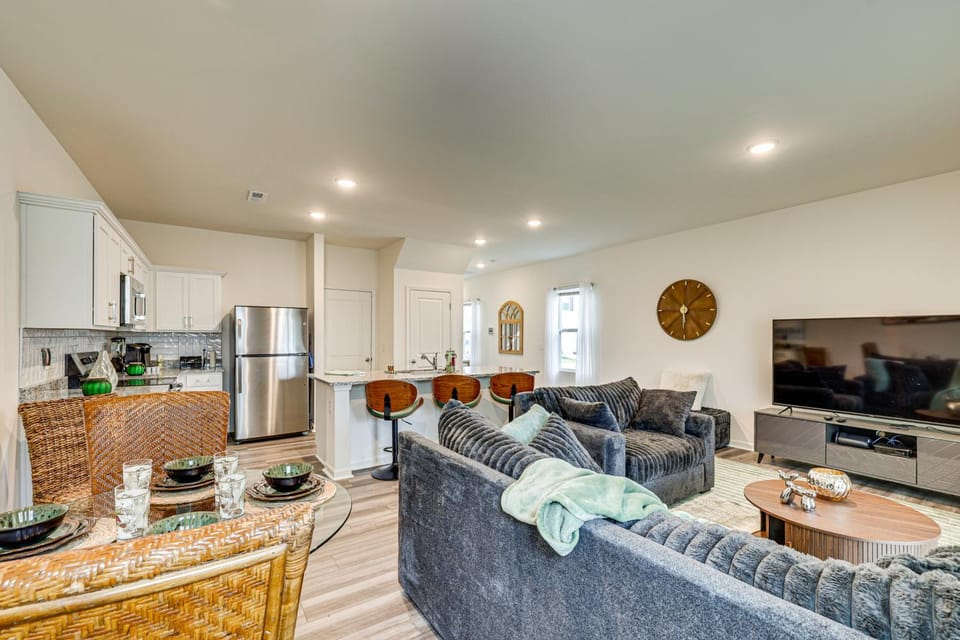 Screened Patio: Townhome 3 Mi to Dtwn Wilson! House in Wilson