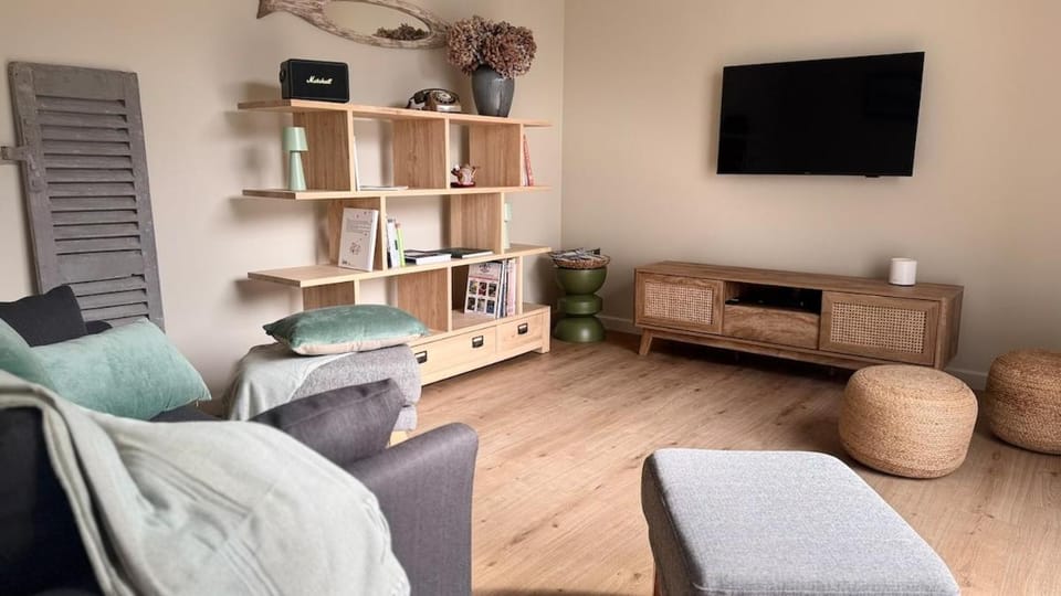 Communal lounge/ TV room, Living room