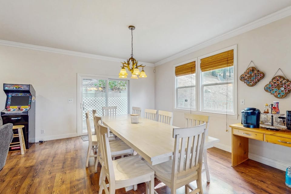 Walk to Lake Arrowhead! Family Home w/ Games House in Lake Arrowhead