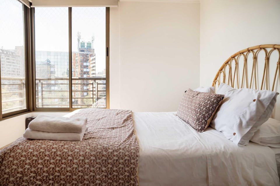Stylish Oasis for Five in Guardia Vieja Apartment in Providencia