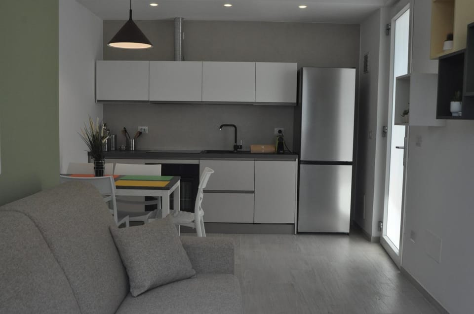 Dining area, dishwasher, oven