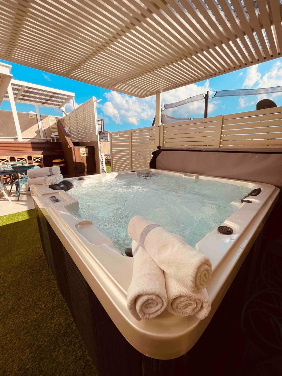 Hot Tub, towels