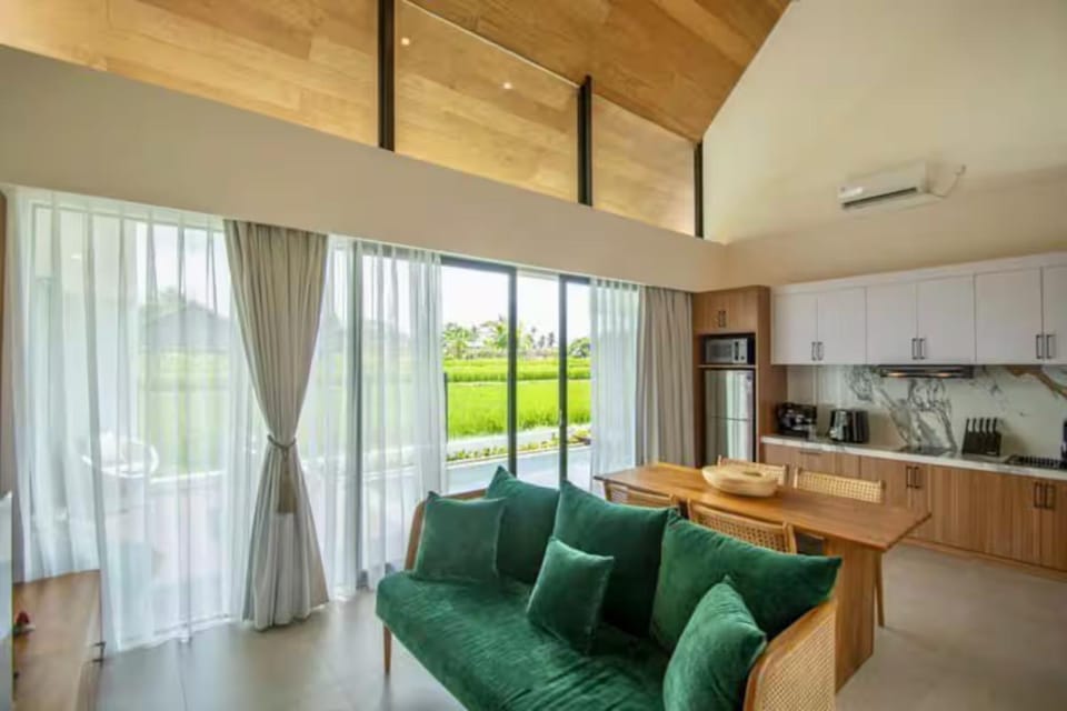 Kitchen or kitchenette, Living room, Dining area