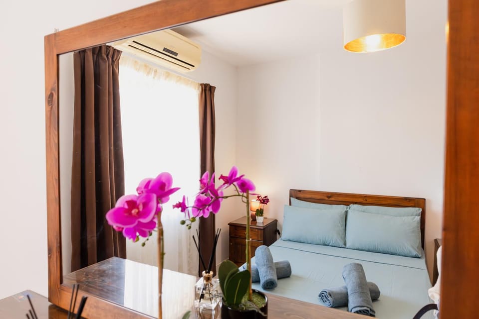 Bed, Bedroom, air conditioner