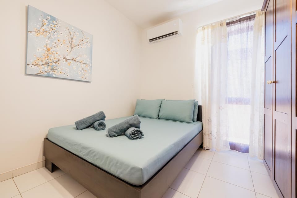 Bed, Bedroom, air conditioner