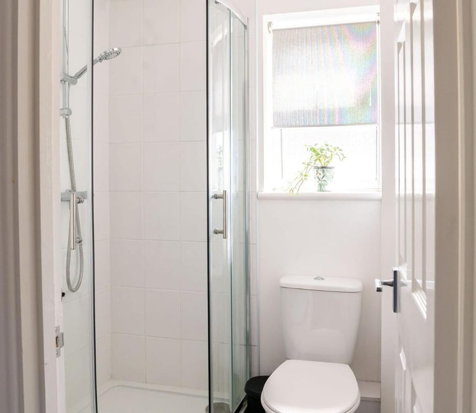 Shower, Toilet