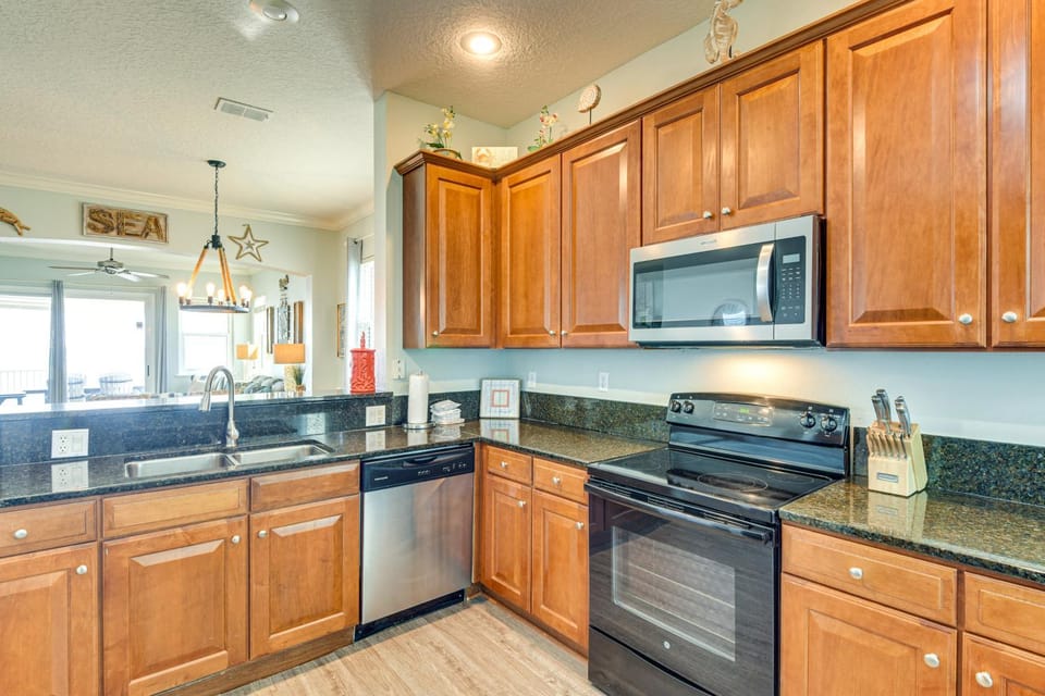 Steps to Beach: Palm Coast Escape w/ Resort Perks! House in Palm Coast