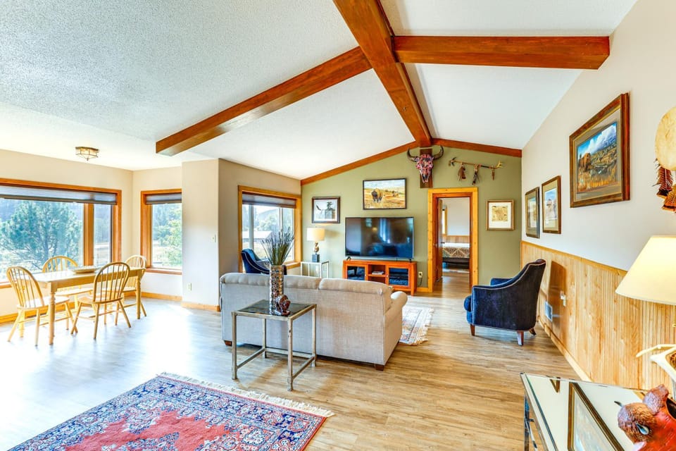 'Hayward Valley House' Black Hills Family Retreat House in Pennington County