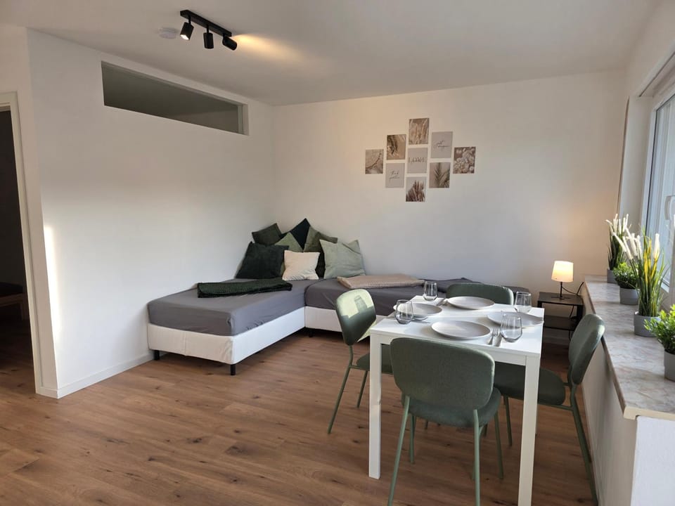 Living room, Photo of the whole room, Seating area, Dining area