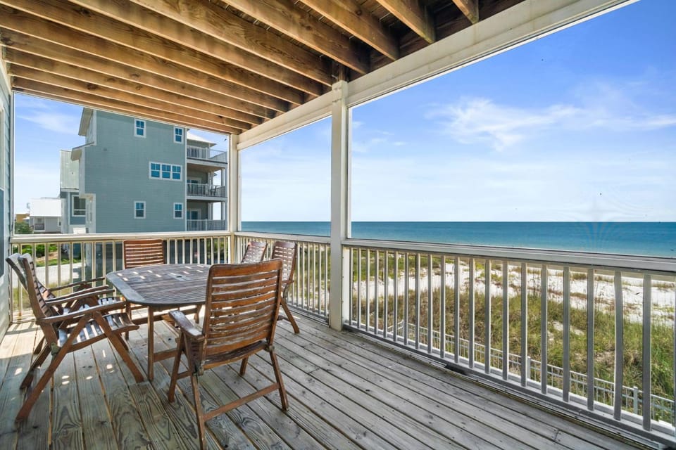 Coasting On Catamaran- family friendly gulf front wifi pets welcome House in Florida