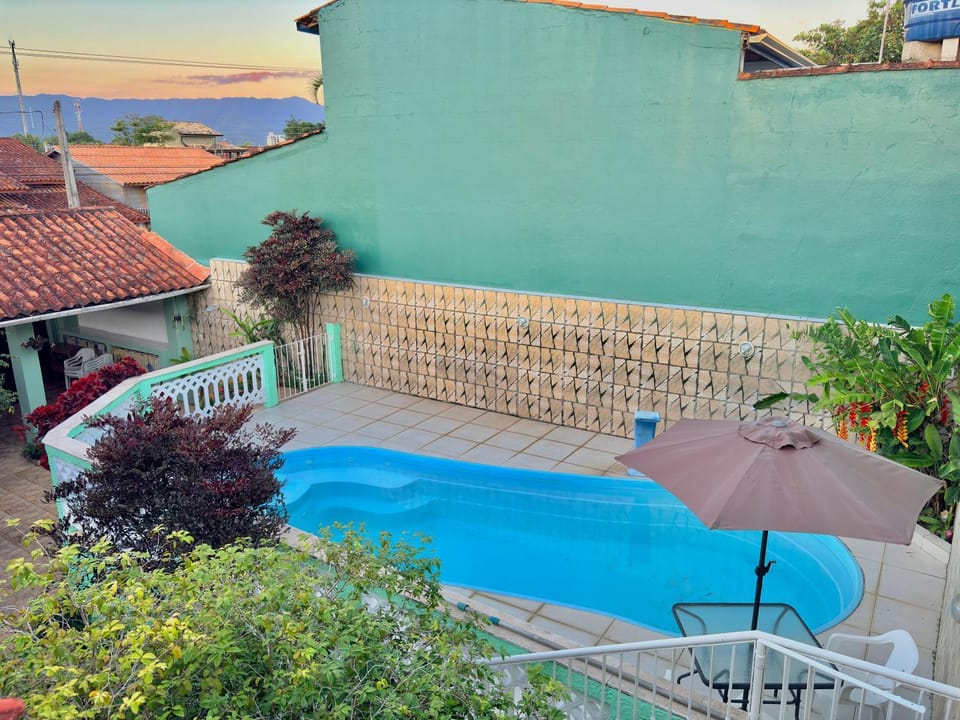 Casa com piscina na praia das palmeiras House in Caraguatatuba