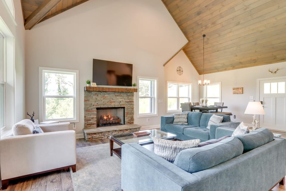 Cozy Blue Ridge Cabin: Game Room & Mountain Views Cabin in Union County
