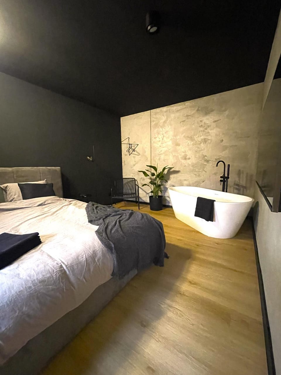 Bed, TV and multimedia, Photo of the whole room, Bath, heating, safe, towels