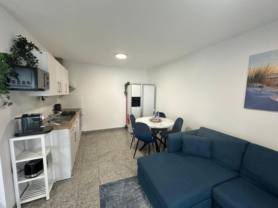 TV and multimedia, Kitchen or kitchenette, Living room, Seating area, Dining area, oven