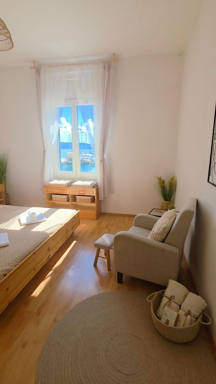 Beach Side Holiday Apartment in Split-Dalmatia County