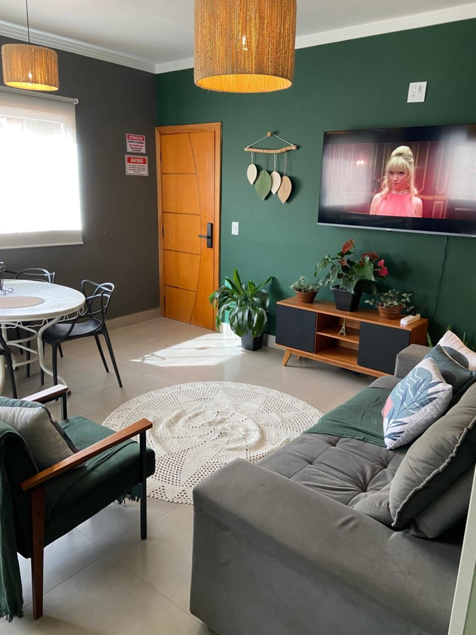 TV and multimedia, Living room, Evening entertainment
