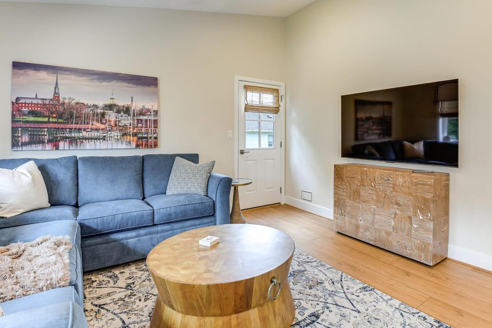 1 Block to USNA Stadium: Modern Annapolis Home! House in Annapolis