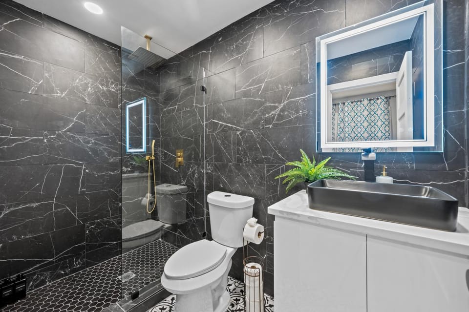Charming Heights Apartment Near Cafes & Dining Apartment in Houston