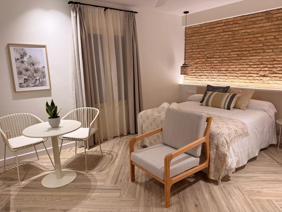 Bed, Photo of the whole room, Bedroom, Facility for disabled guests