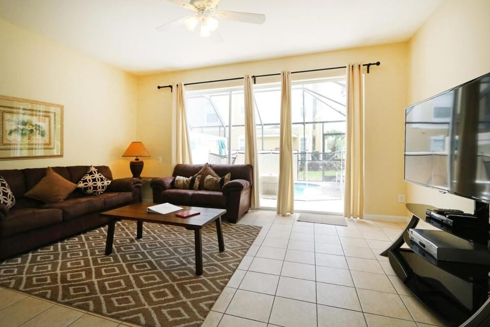 Communal lounge/ TV room, TV and multimedia, Living room, Seating area