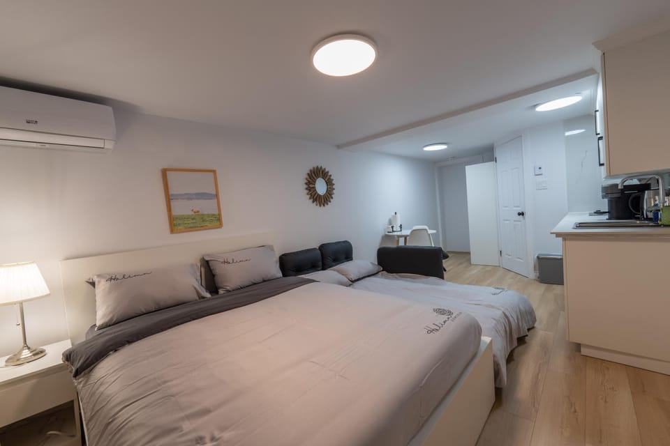 Bed, Photo of the whole room, Bedroom