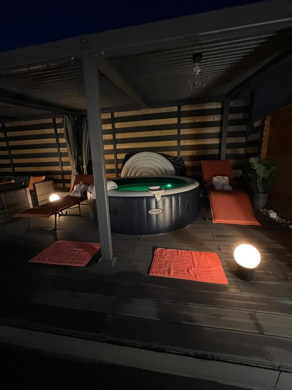 Maison 8 pers avec piscine chauffée jacuzzi proche orleans House in Centre-Val de Loire