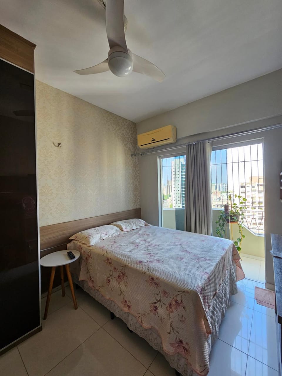 Bed, Photo of the whole room, air conditioner