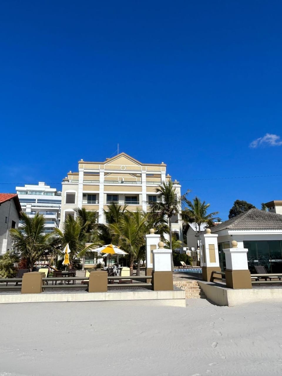 Golfinhos Apart hotel - apto térreo na praia com café da manhã! Apartment hotel in Florianopolis