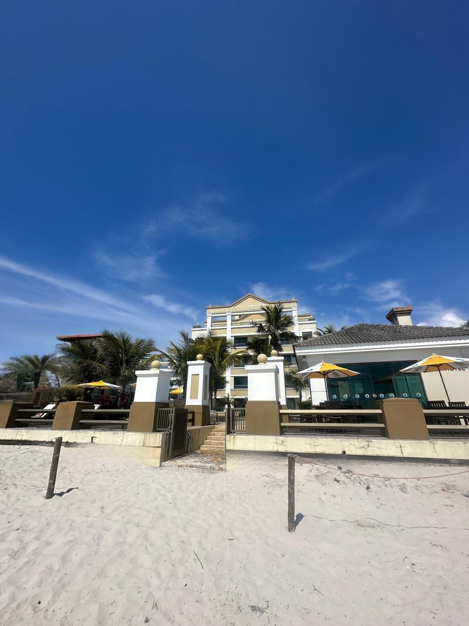 Golfinhos Apart hotel - apto térreo na praia com café da manhã! Apartment hotel in Florianopolis