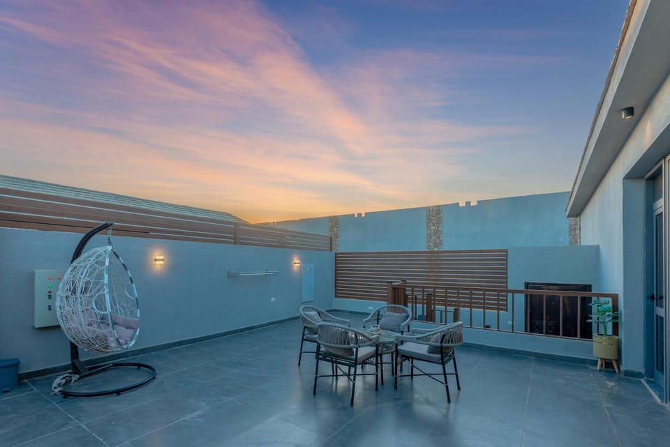 Balcony/Terrace, Seating area, Dining area, Sunset
