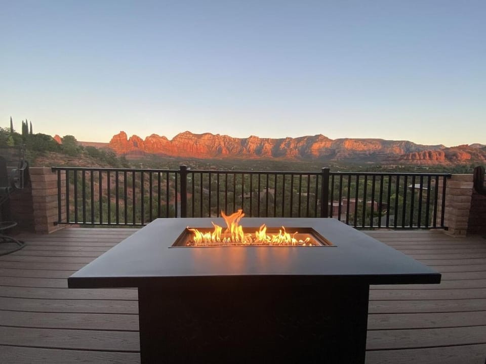 Vortex Horizon - Awesome Views-Deck-BBQ-Fire Table House in Sedona