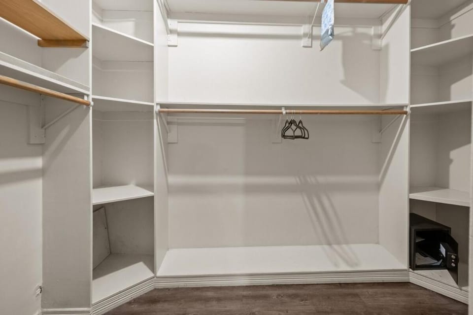 Montrose Spacious 3 Bedroom Art House Sleeps 14 Apartment in Houston
