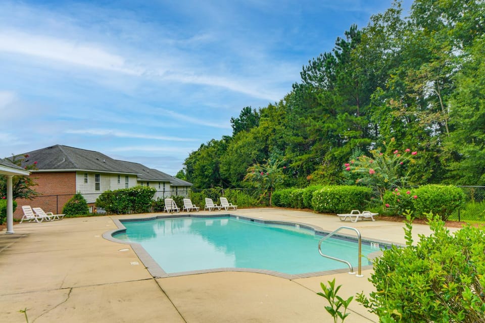 2 Mi to Tiger Territory! Condo w/ Community Pool House in Auburn
