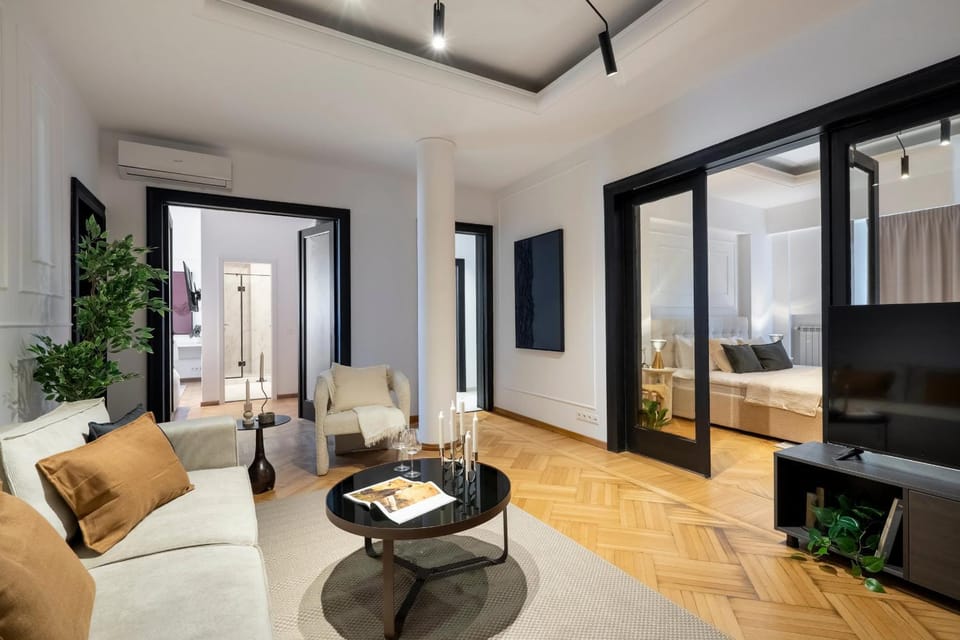 Property building, TV and multimedia, Seating area