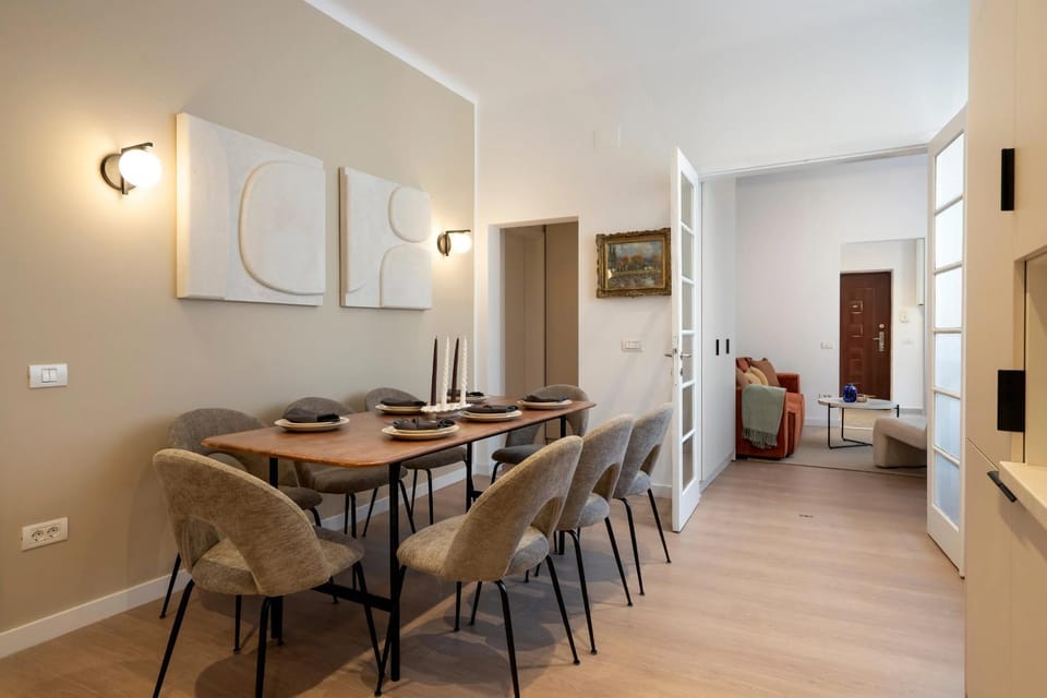 Kitchen or kitchenette, Living room, Seating area, Dining area