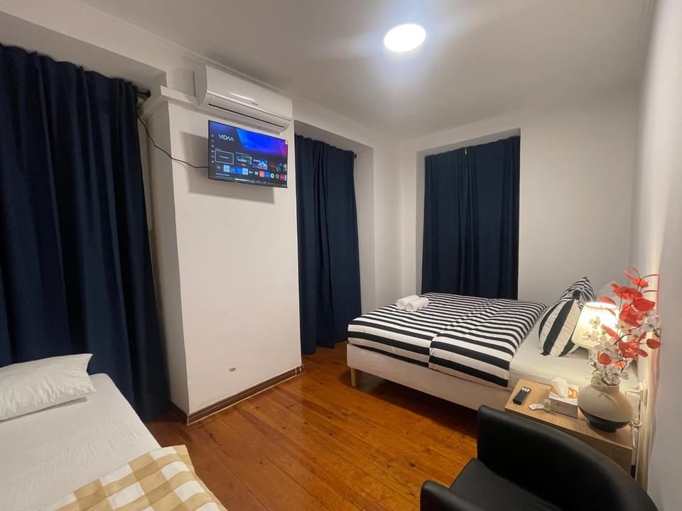 Relax Inn Hostels Bed and Breakfast in Lisbon