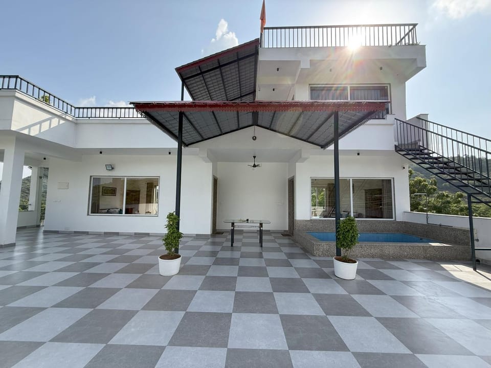 Property building, Day, View (from property/room), Balcony/Terrace, Balcony/Terrace, Pool view, Swimming pool