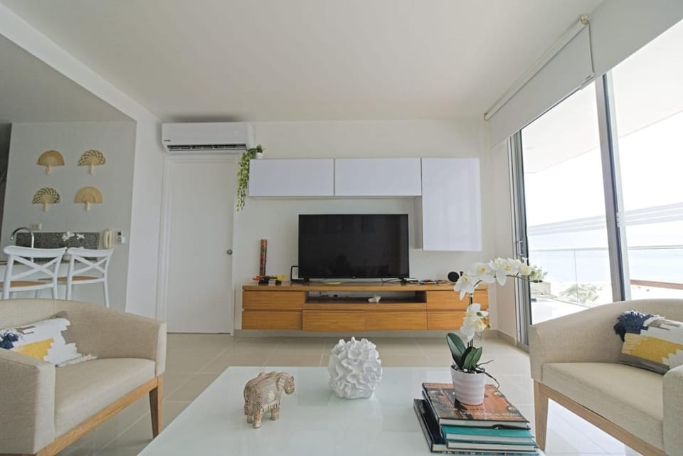 Beachfront Luxury 2BR - Pool, Balcony & Ocean Vie Apartment in La Boquilla