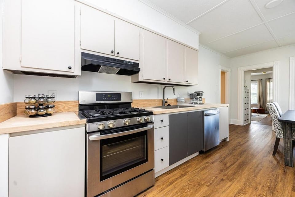 Spacious 3BR Family Flat Near Encore Assembly Row Apartment in Somerville