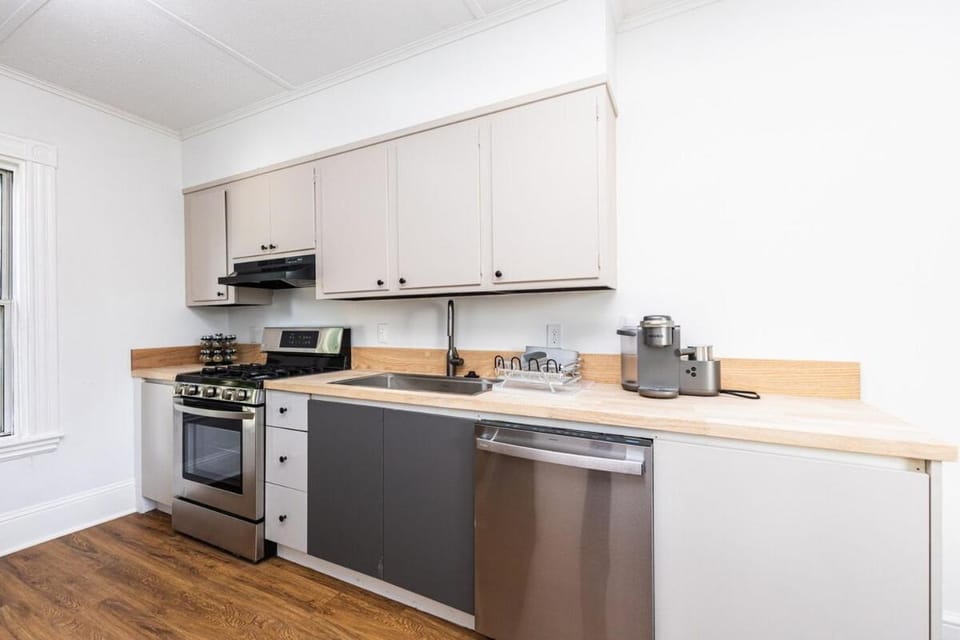 Spacious 3BR Family Flat Near Encore Assembly Row Apartment in Somerville