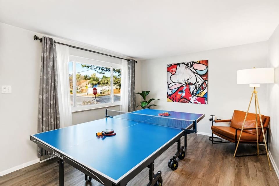 Modern Stay Home with Game Rooms, Near Olde Town Arvada House in Westminster