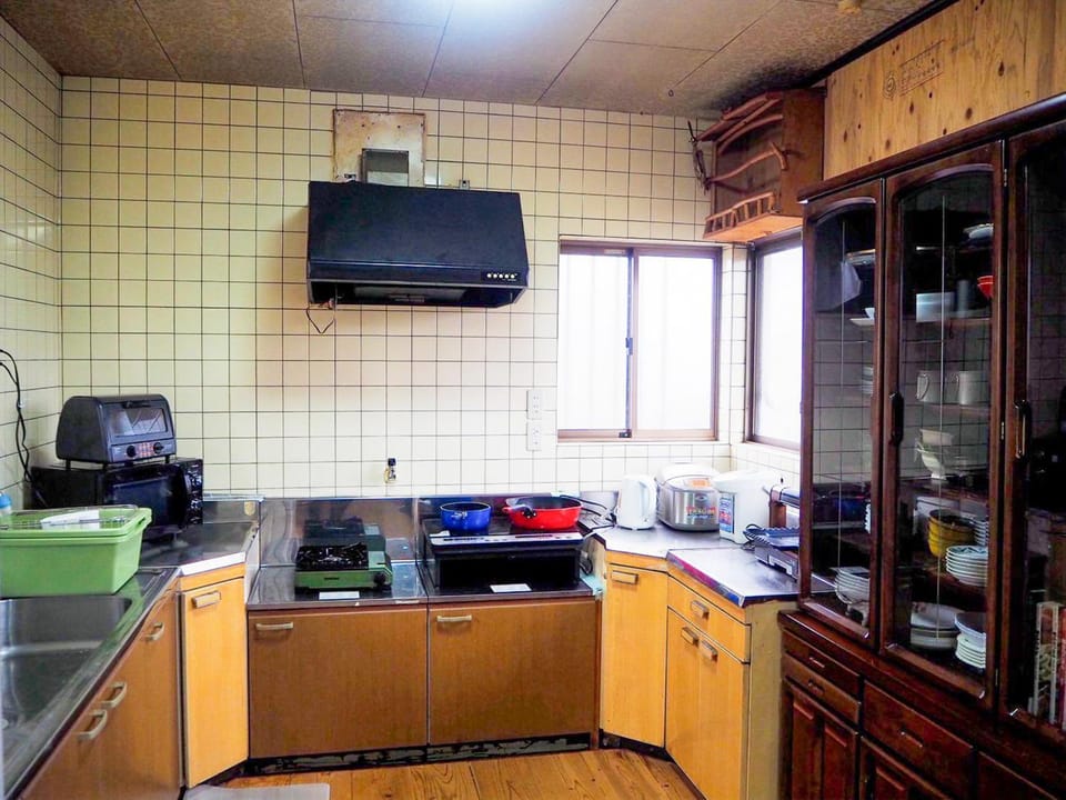 Kitchen or kitchenette, kitchen