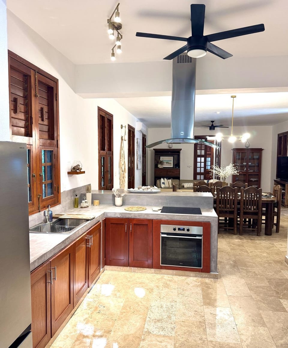 Luxury Playacar Villa - walk to beach & 5th Ave House in Playa del Carmen