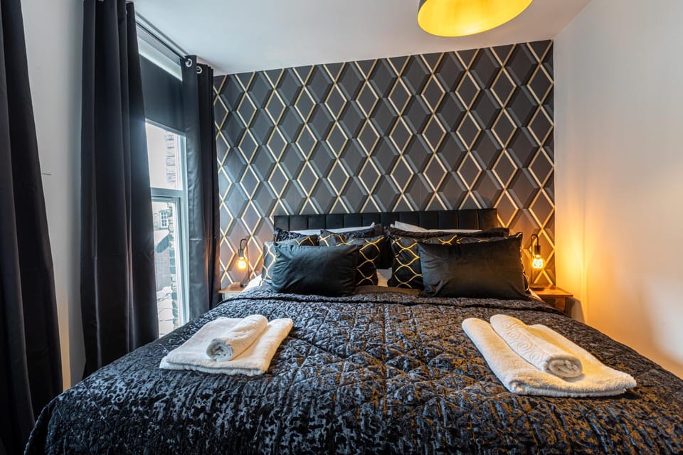 Bed, Bedroom, towels
