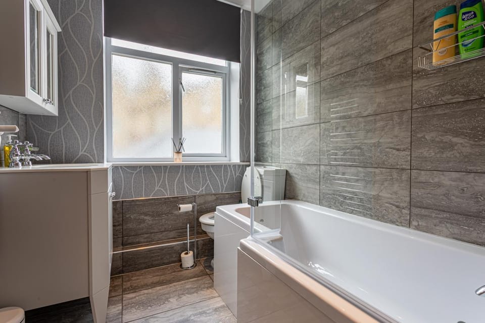 Bathroom, Bath, towels